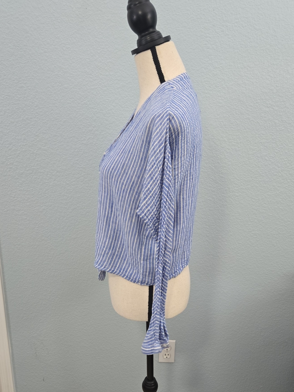 RAILS Sloane Azure Striped Blue Tie-Front Button Up V-Neck Blouse Sz Medium - Picture 6 of 10